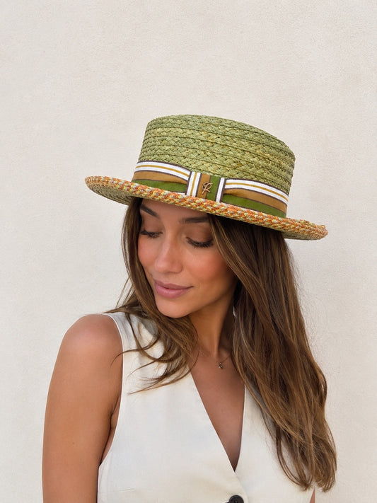 Cappello Pork Pie in paglia intrecciata verde con fascia decorativa - Tentazioni Verona